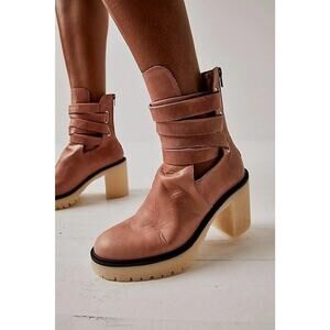 Free People Jesse Cutout Boot Leather Lugged Sole Ankle Boots 36.5 English Tan